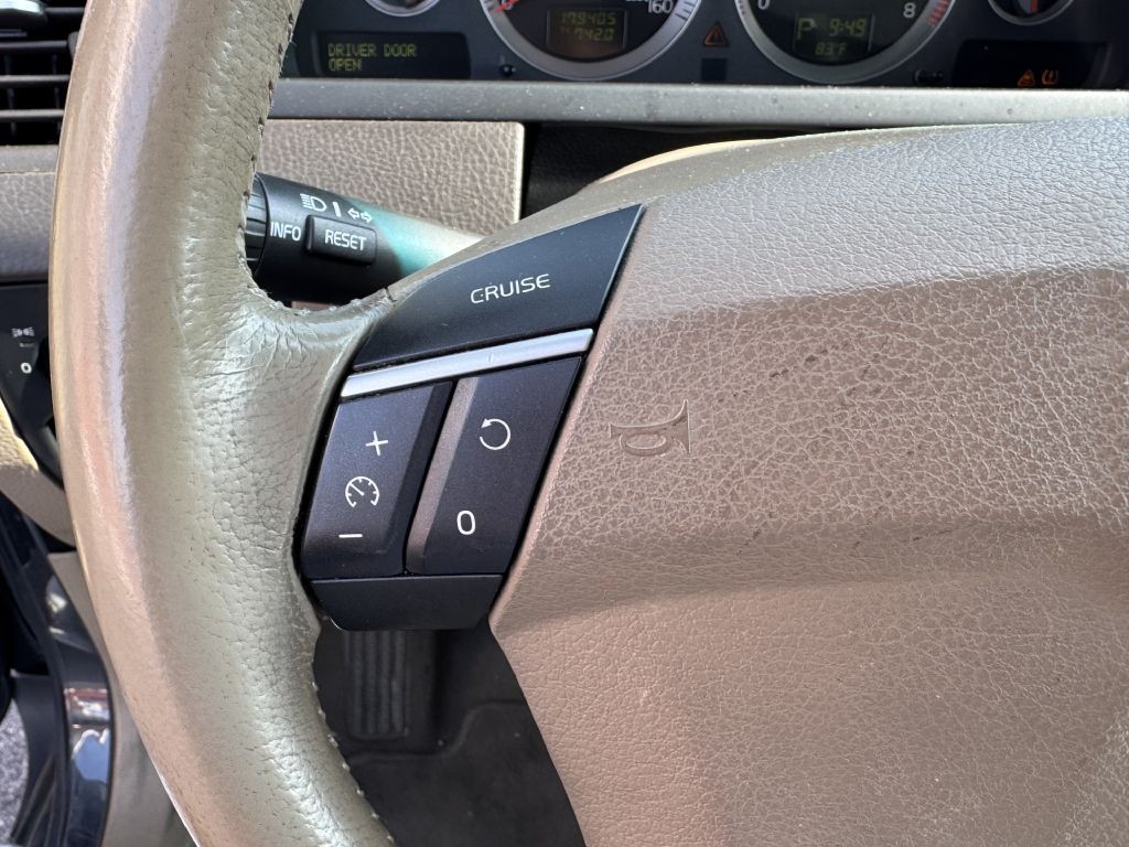 2011 Volvo XC90 Image 18