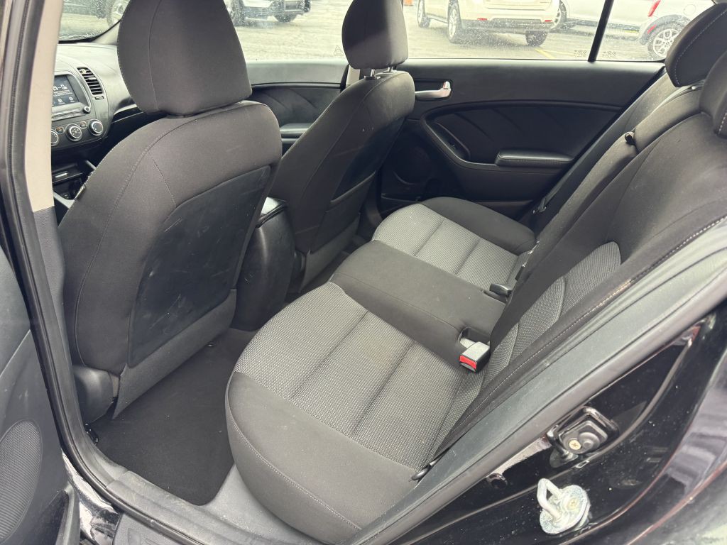 2017 Kia Forte Image 6