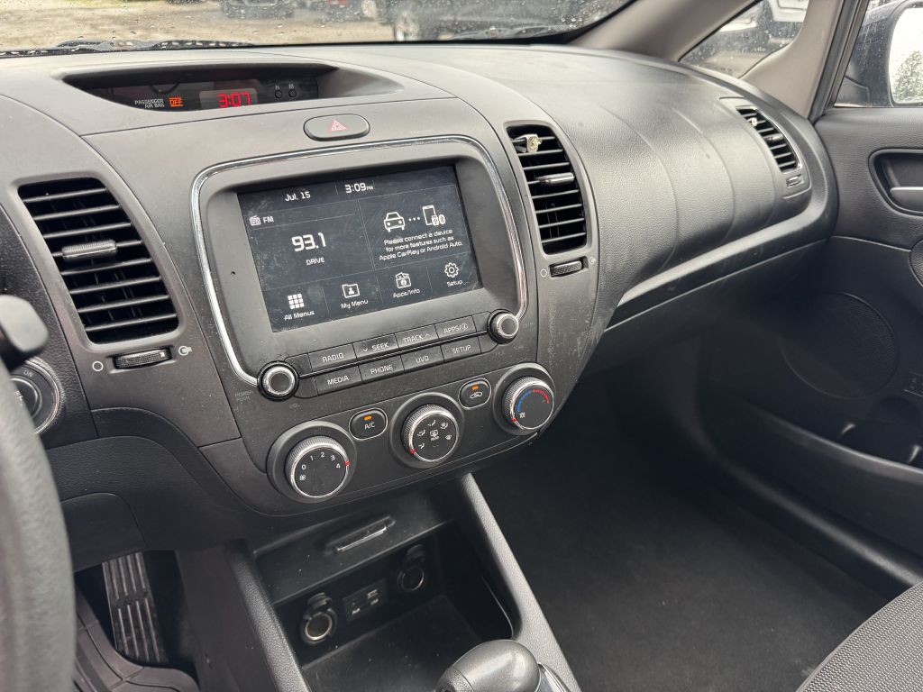 2017 Kia Forte Image 11