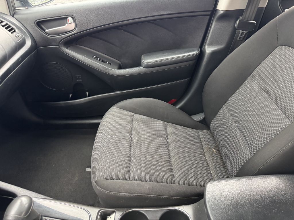 2017 Kia Forte Image 12