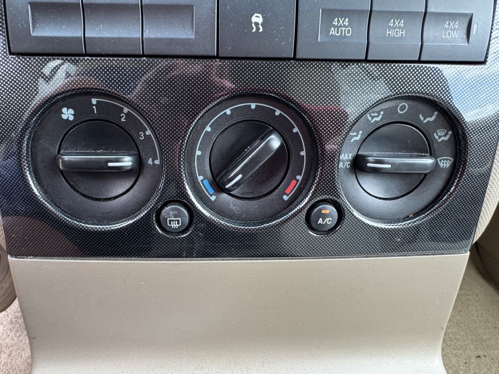 2009 Ford Explorer Image 21