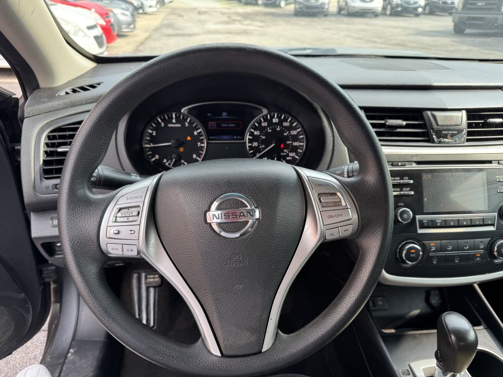 2016 Nissan Altima Image 9