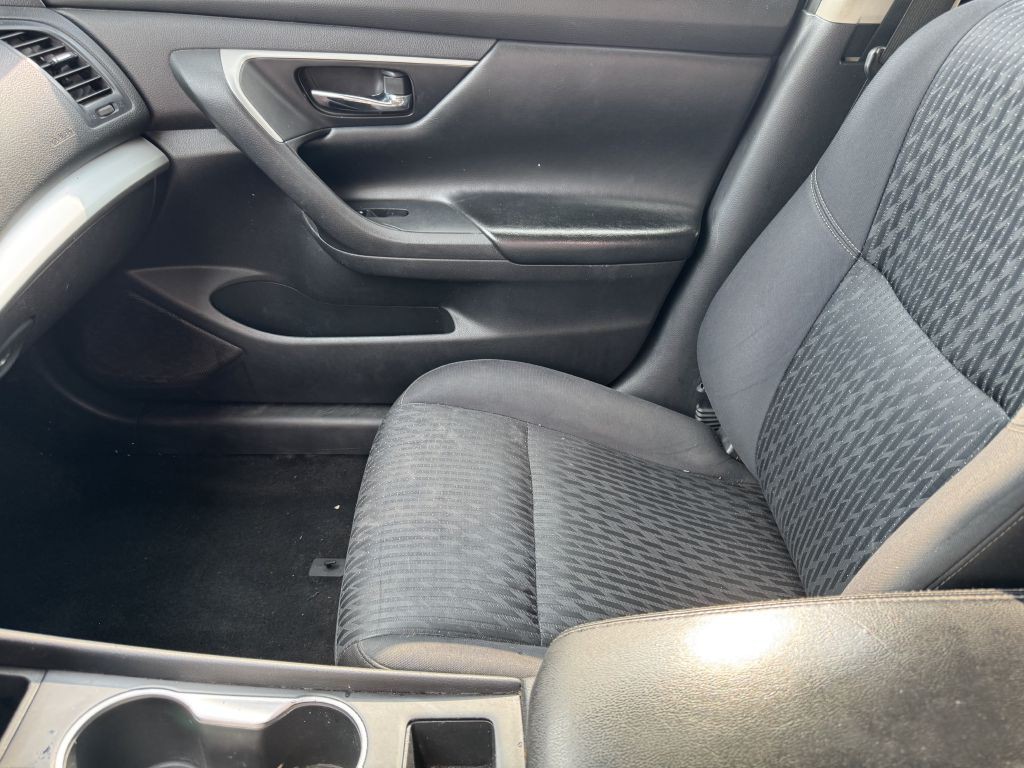 2016 Nissan Altima Image 11