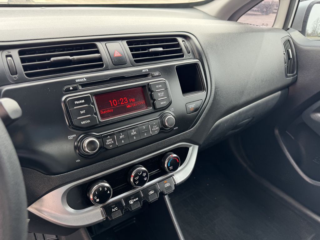 2015 Kia Rio Image 10