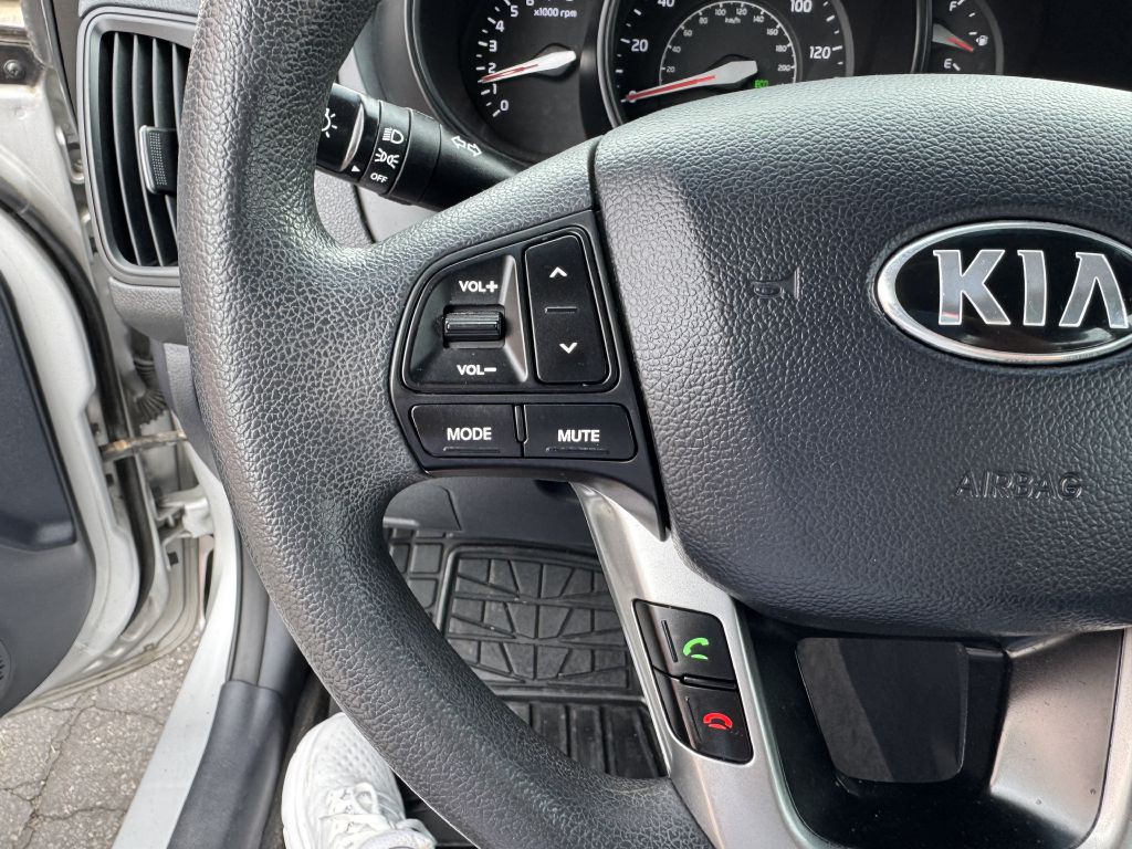 2015 Kia Rio Image 13