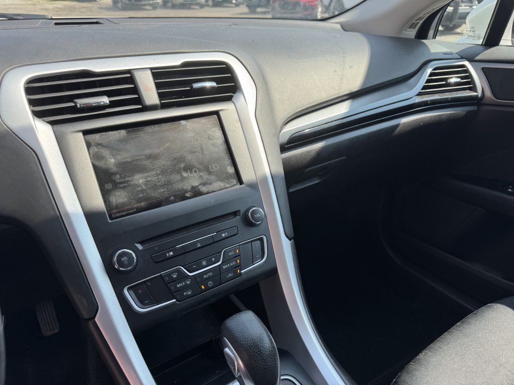 2016 Ford Fusion Image 11