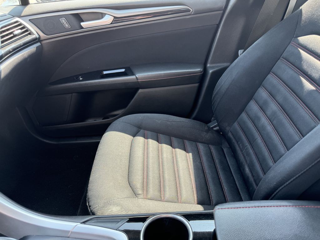 2016 Ford Fusion Image 12