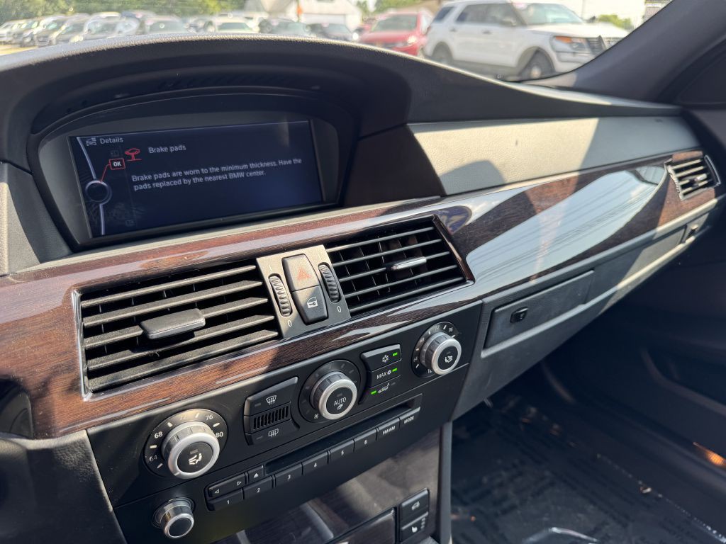 2010 BMW 5 Series Image 11