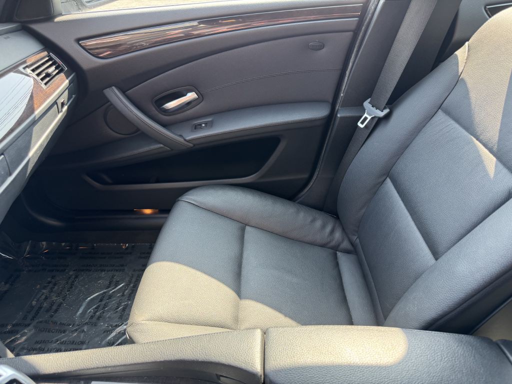 2010 BMW 5 Series Image 12