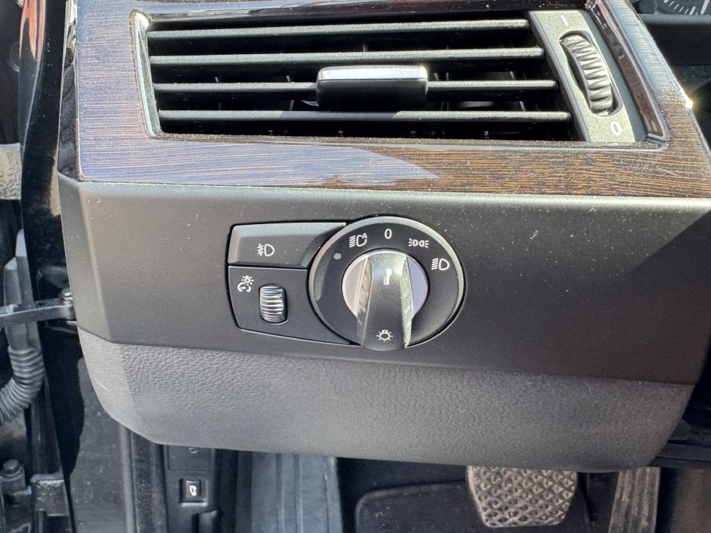 2010 BMW 5 Series Image 14