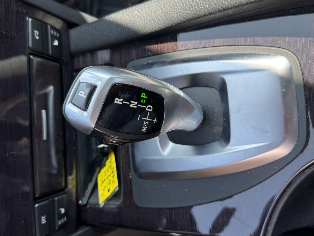 2010 BMW 5 Series Image 21