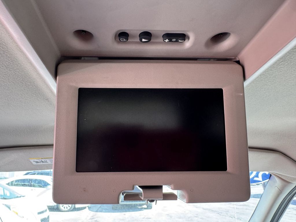 2006 Chrysler Town & Country Image 9