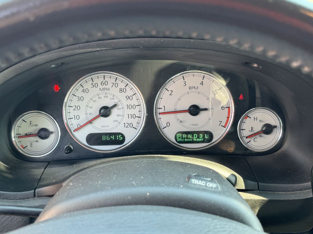2006 Chrysler Town & Country Image 15
