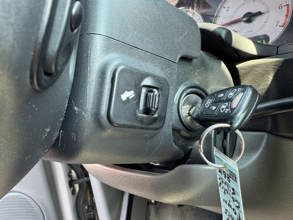2006 Chrysler Town & Country Image 19