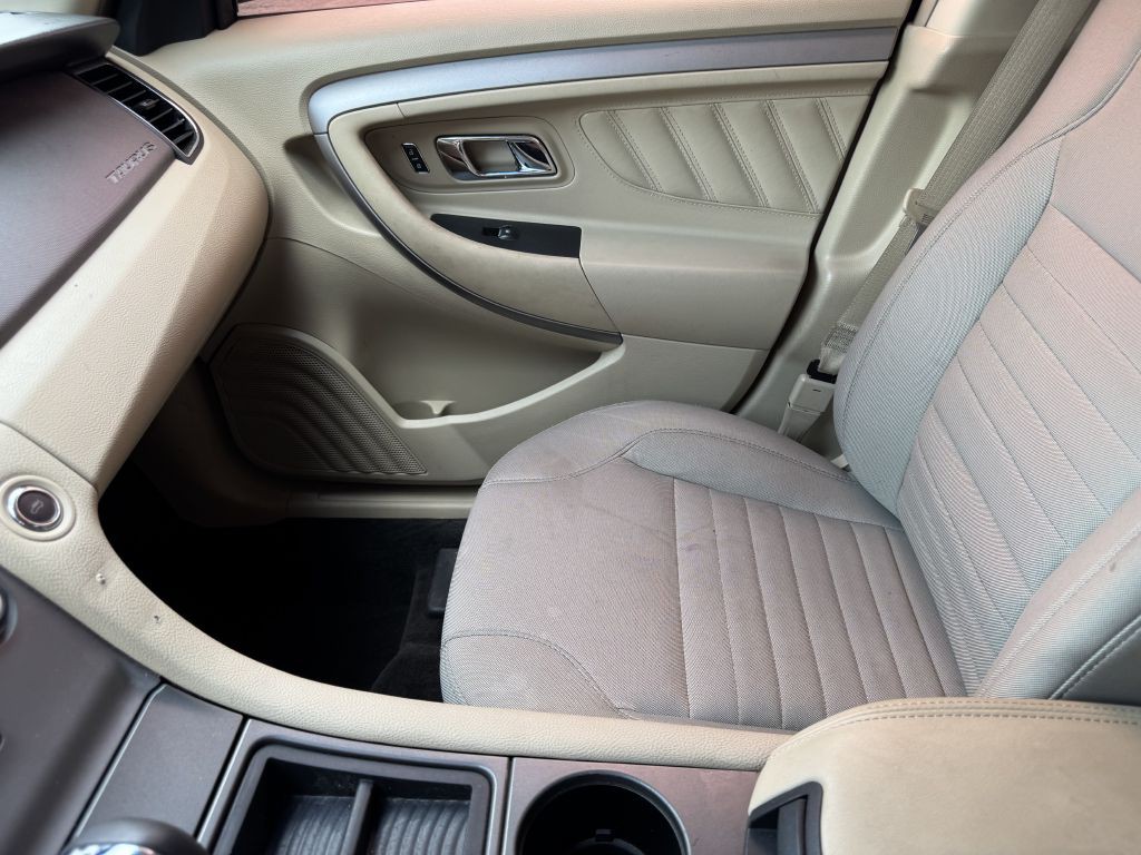 2015 Ford Taurus Image 12