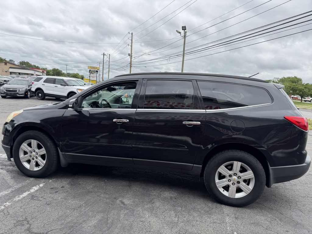 2011 Chevrolet Traverse Image 2
