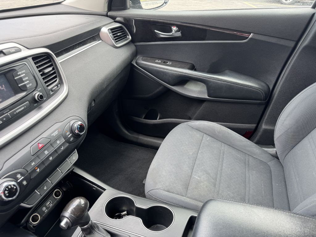 2016 Kia Sorento Image 12