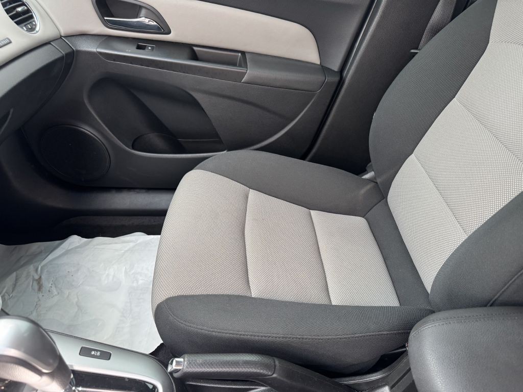 2012 Chevrolet Cruze Image 11