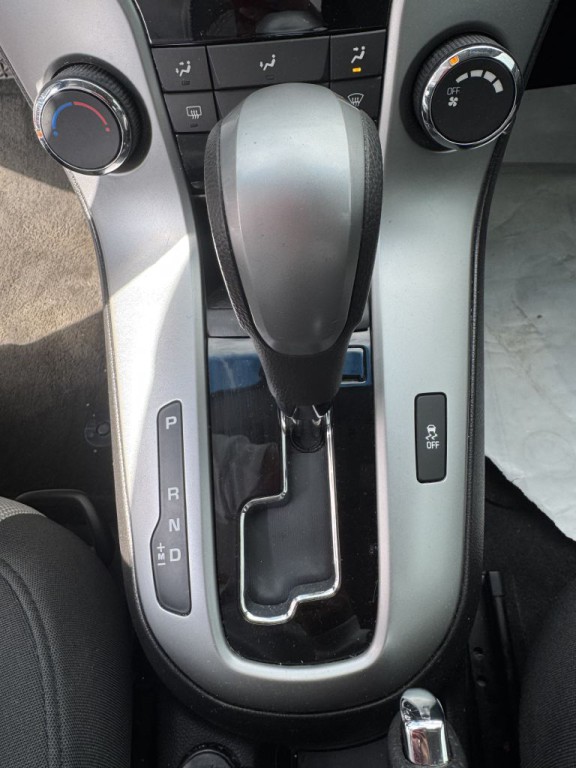 2012 Chevrolet Cruze Image 16