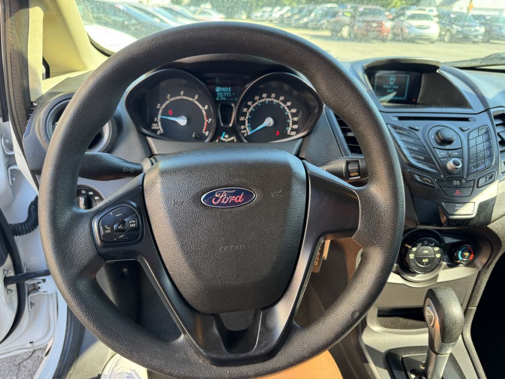 2015 Ford Fiesta Image 8