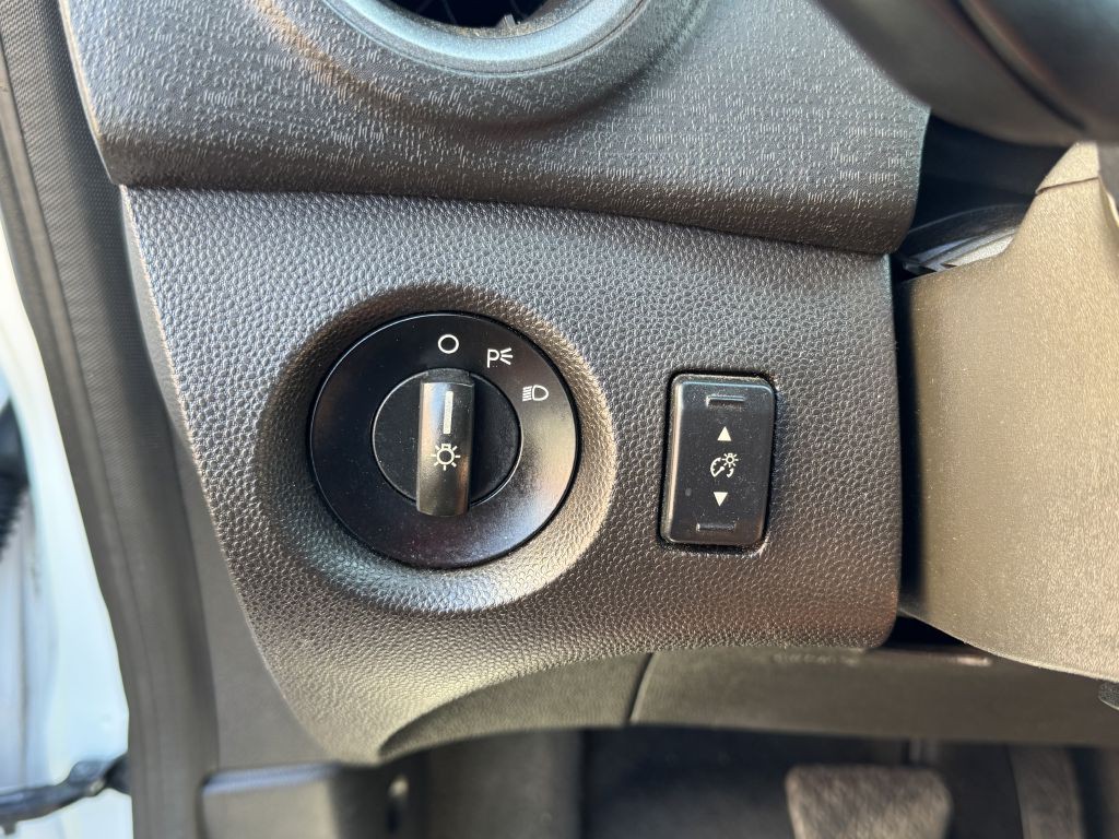 2015 Ford Fiesta Image 12