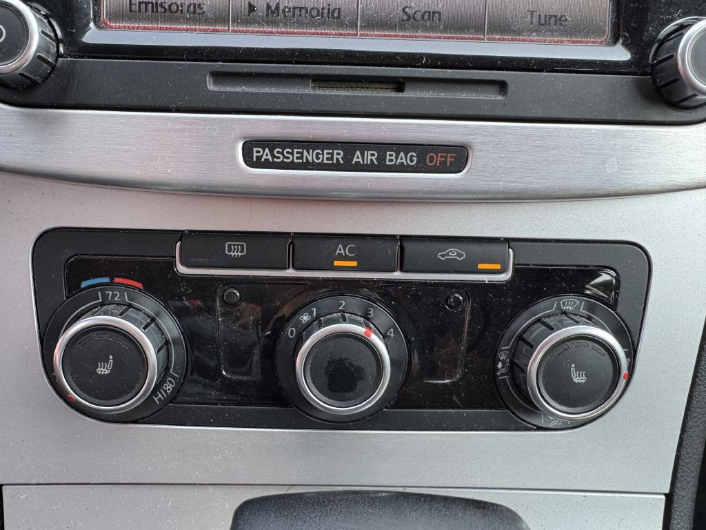 2010 Volkswagen CC Image 18
