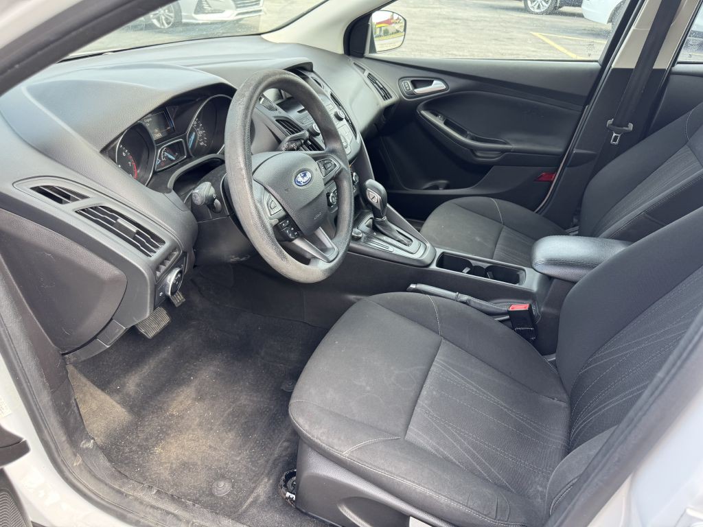 2017 Ford Focus Image 9