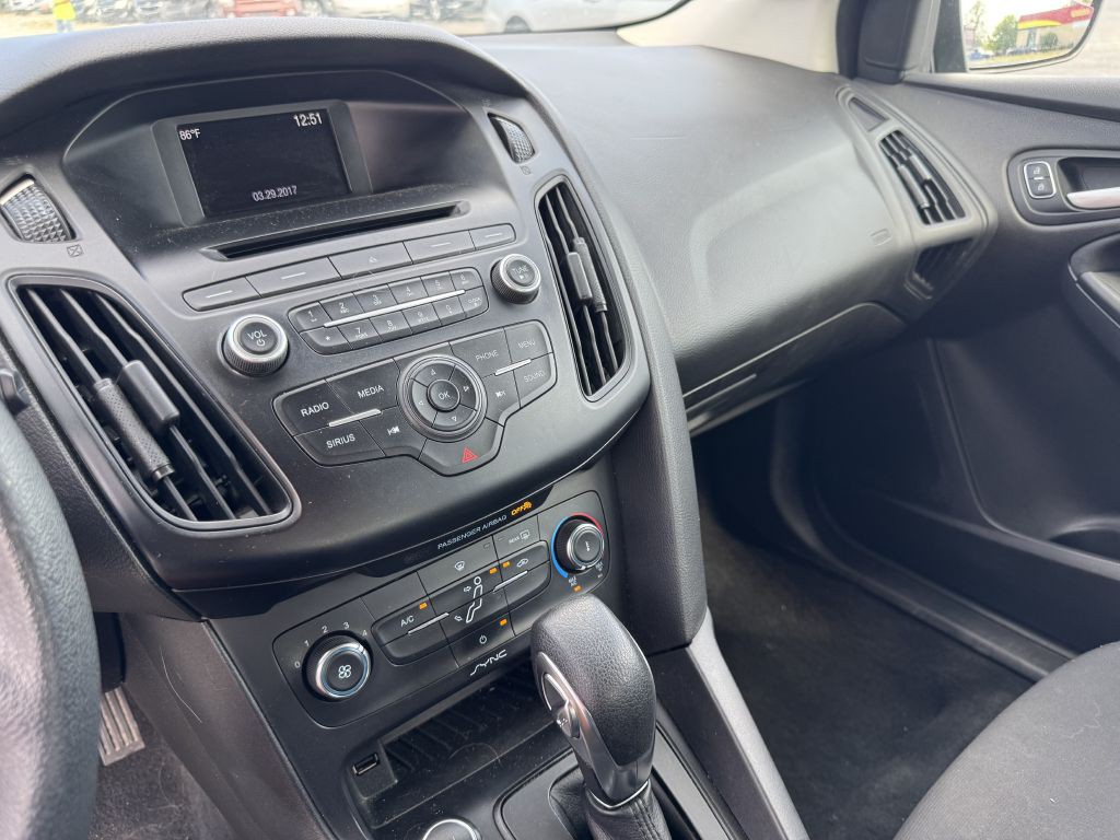 2017 Ford Focus Image 11