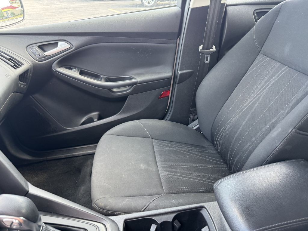 2017 Ford Focus Image 12
