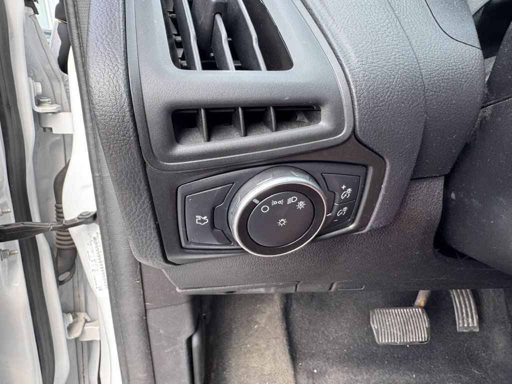 2017 Ford Focus Image 15