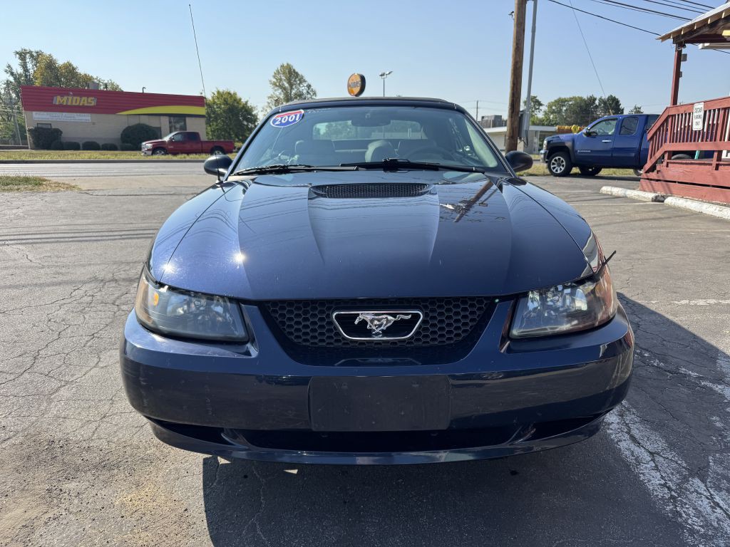 2001 Ford Mustang Image 2
