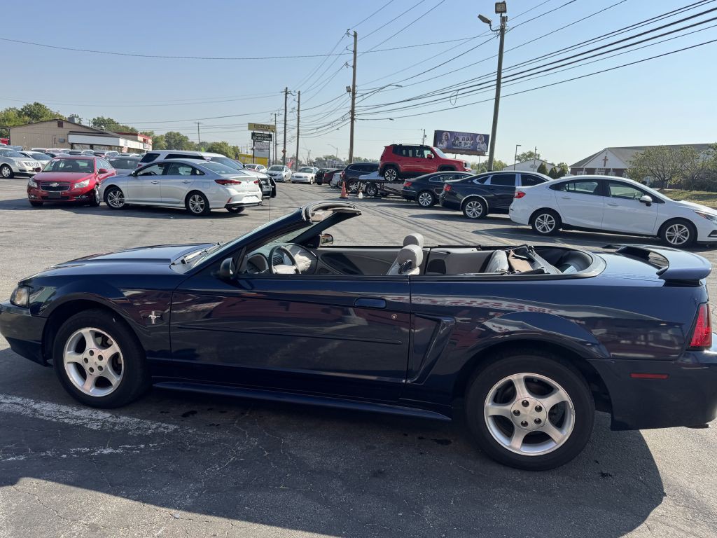 2001 Ford Mustang Image 18