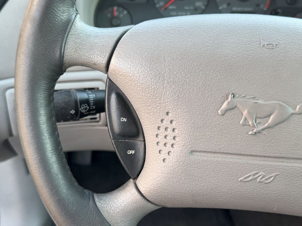 2001 Ford Mustang Image 12