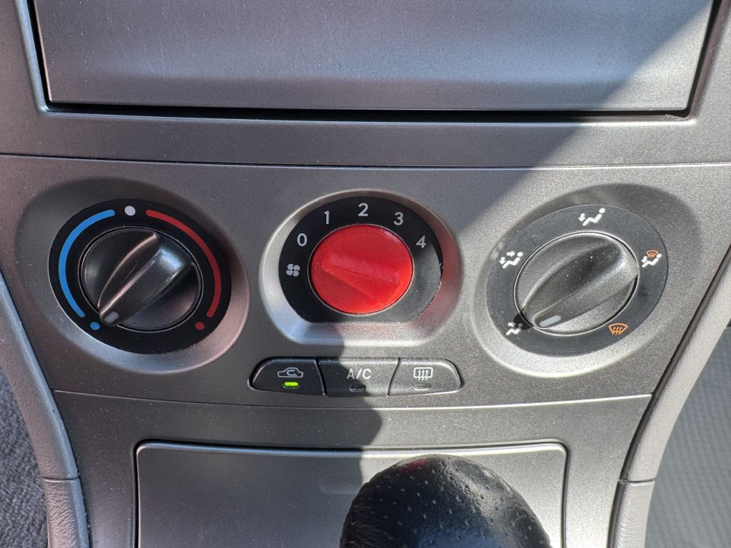 2004 Subaru Forester Image 17