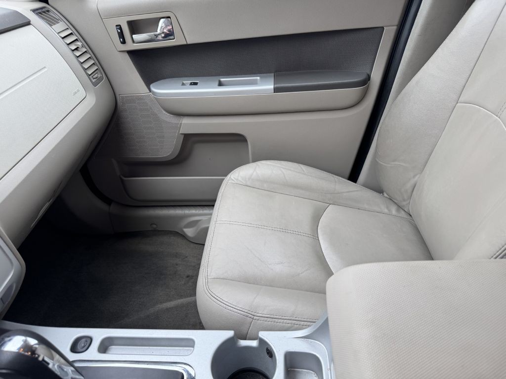 2010 Mercury Mariner Image 11