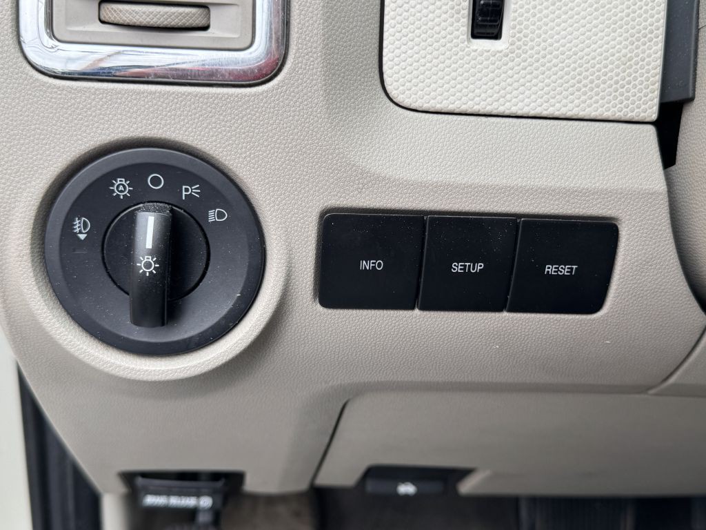2010 Mercury Mariner Image 12