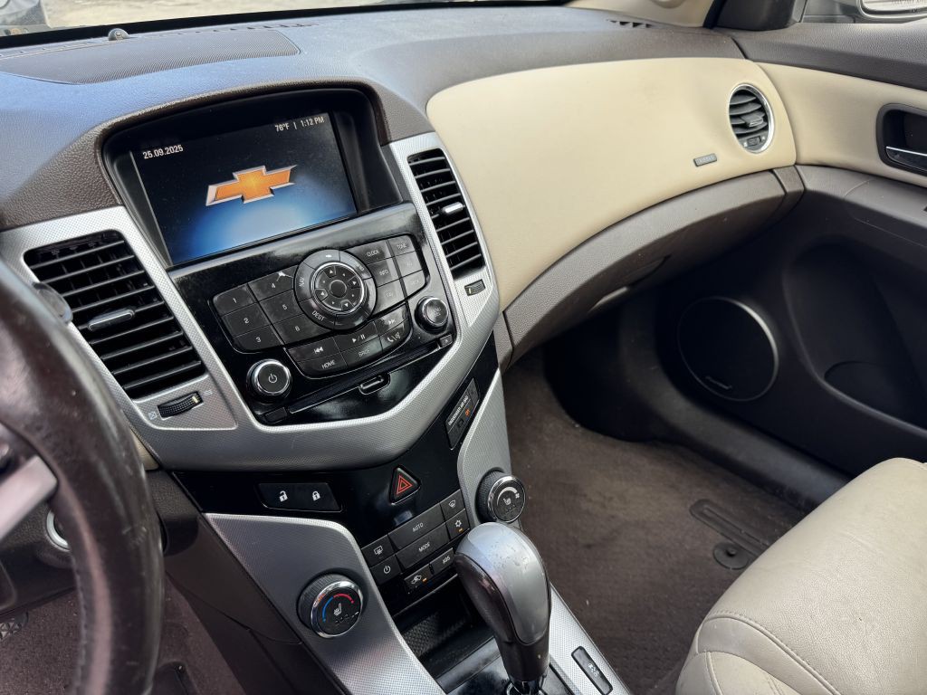 2012 Chevrolet Cruze Image 10