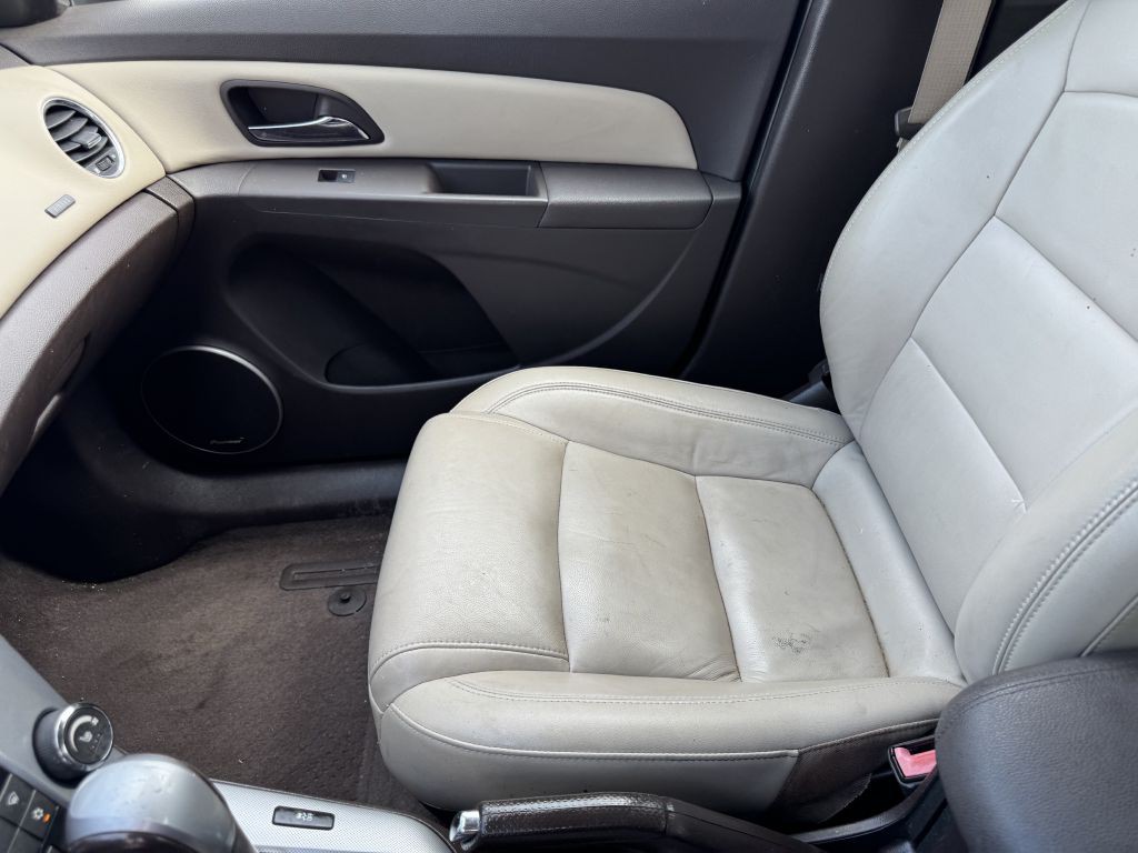 2012 Chevrolet Cruze Image 11