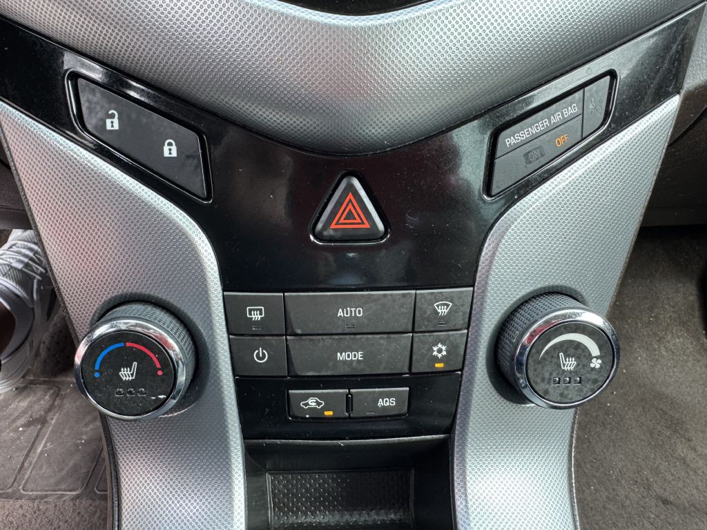 2012 Chevrolet Cruze Image 18