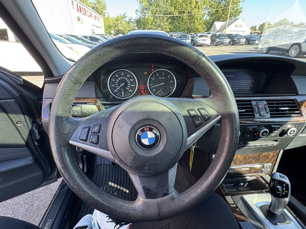 2010 BMW 5 Series Image 10