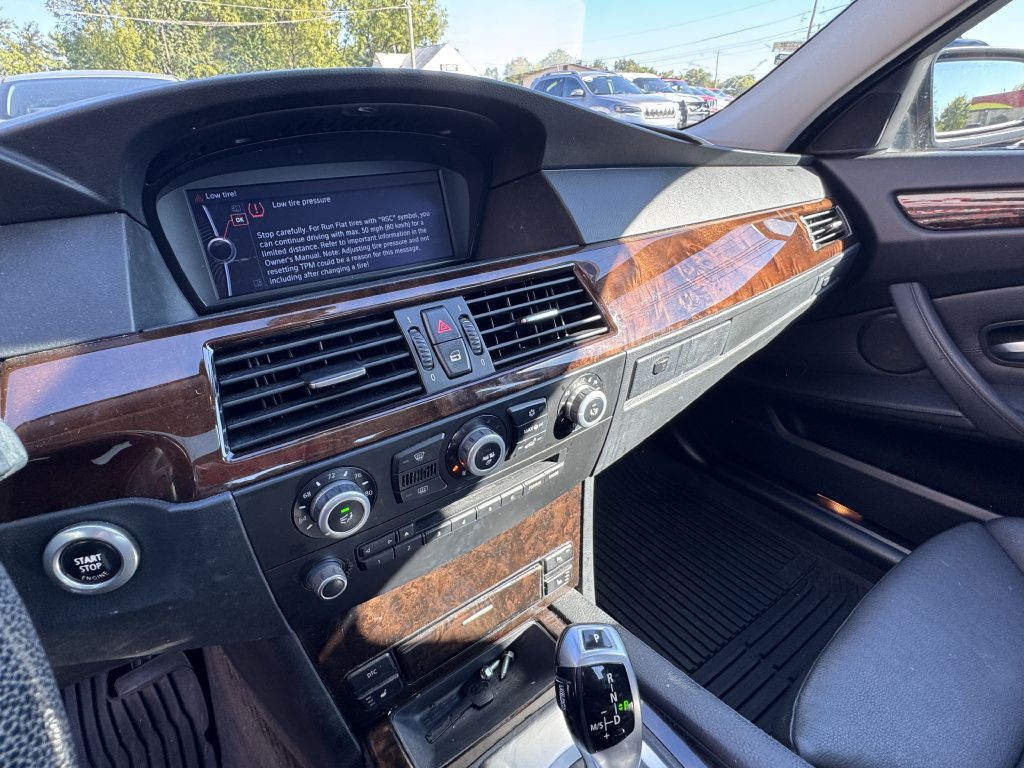 2010 BMW 5 Series Image 11