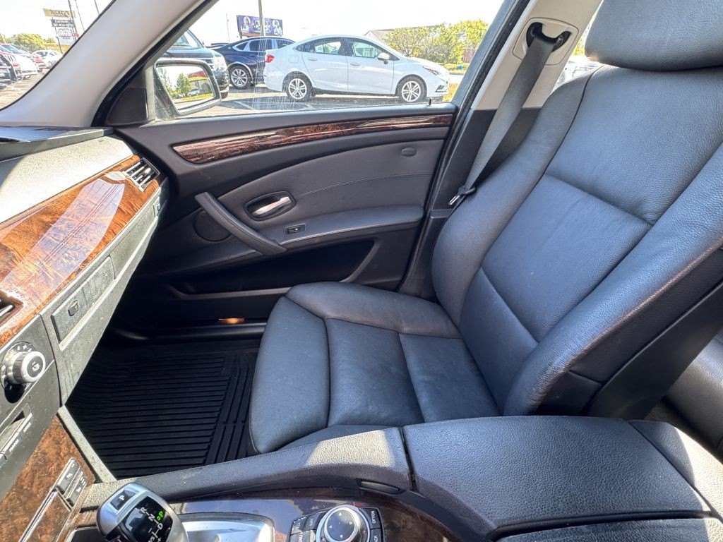 2010 BMW 5 Series Image 12