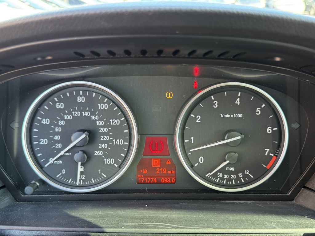 2010 BMW 5 Series Image 17