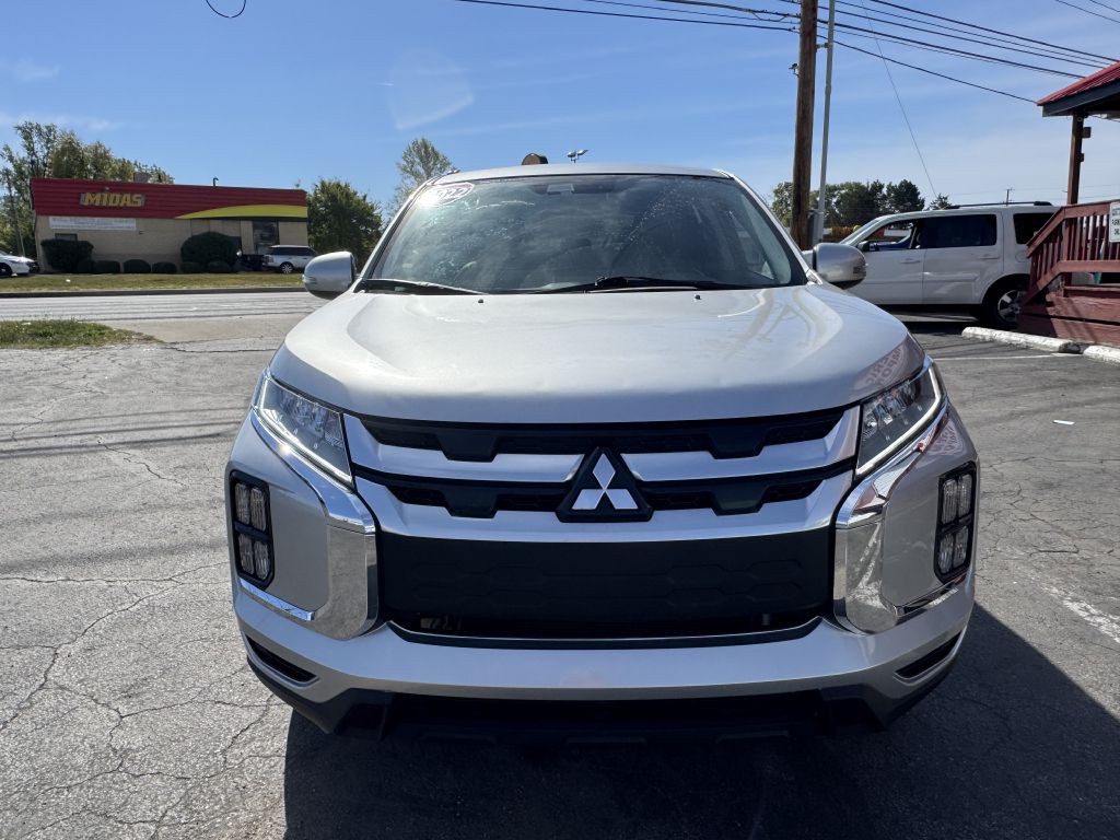 2022 Mitsubishi Outlander Image 2