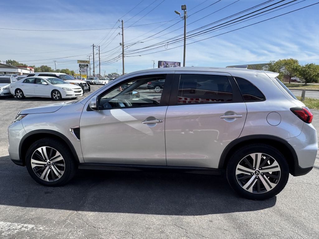 2022 Mitsubishi Outlander Image 3