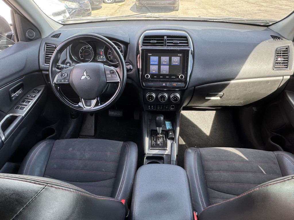 2022 Mitsubishi Outlander Image 8