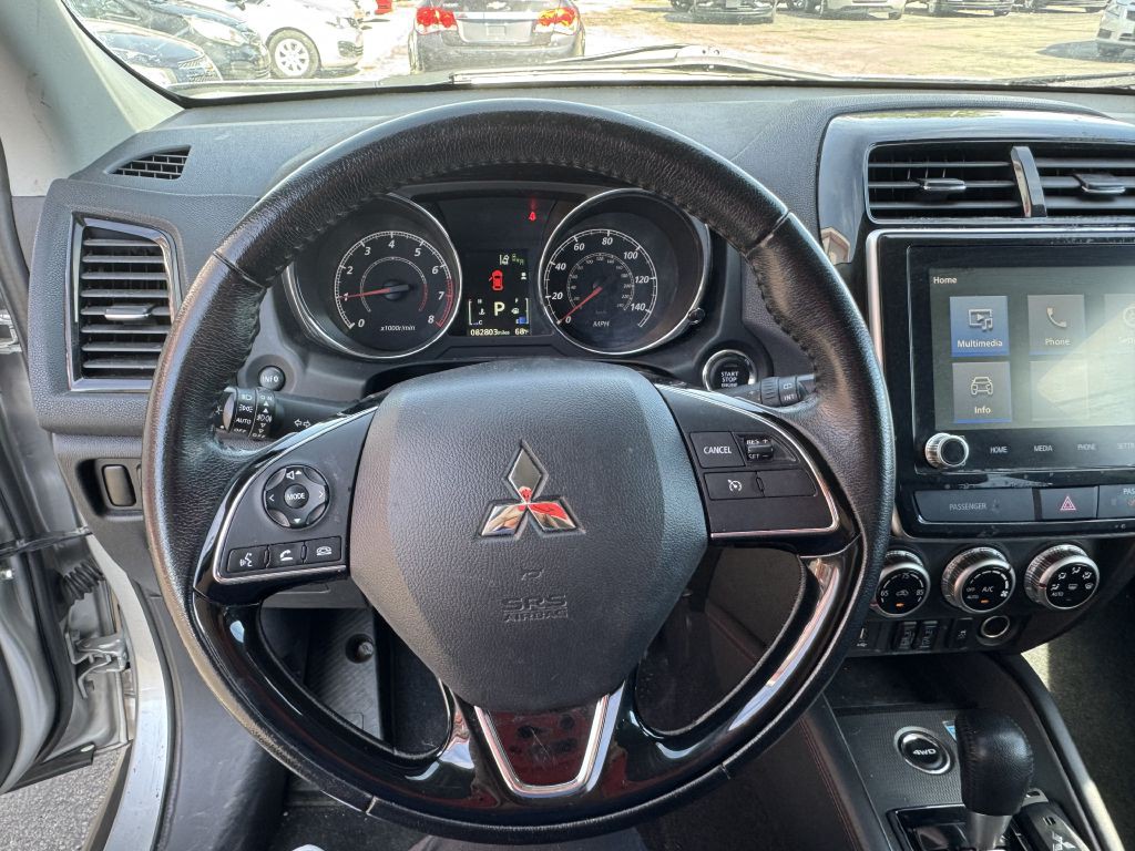 2022 Mitsubishi Outlander Image 11