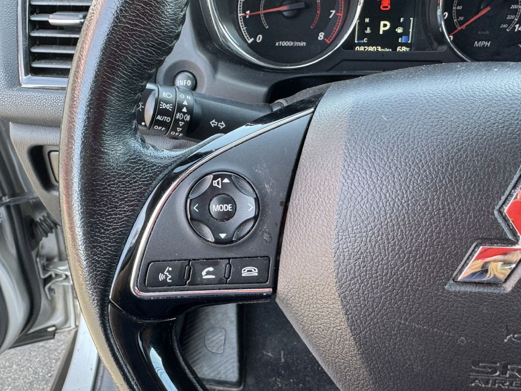 2022 Mitsubishi Outlander Image 16