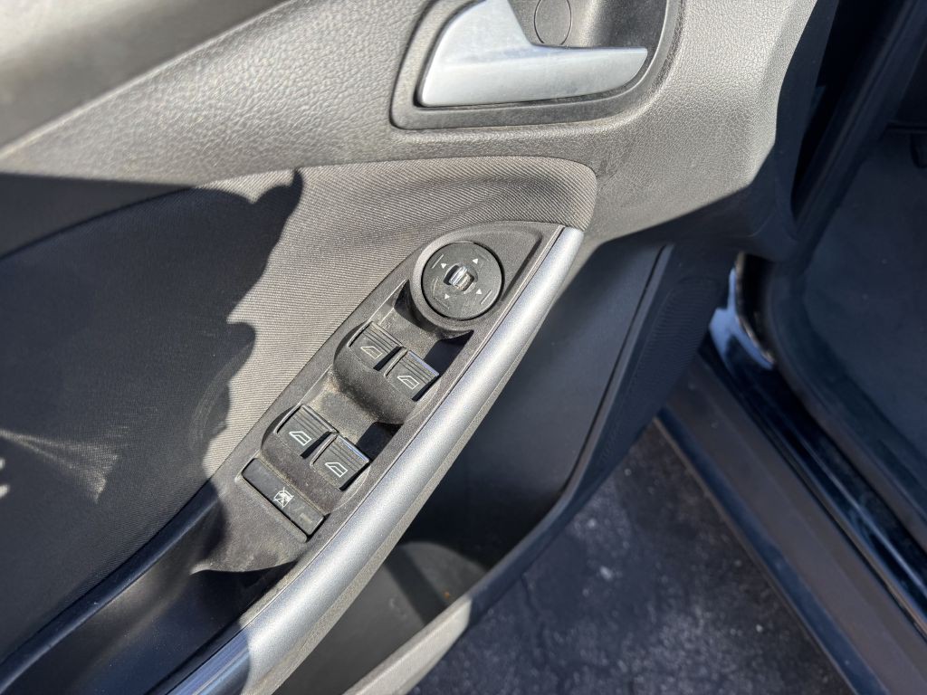 2012 Ford Focus Image 7