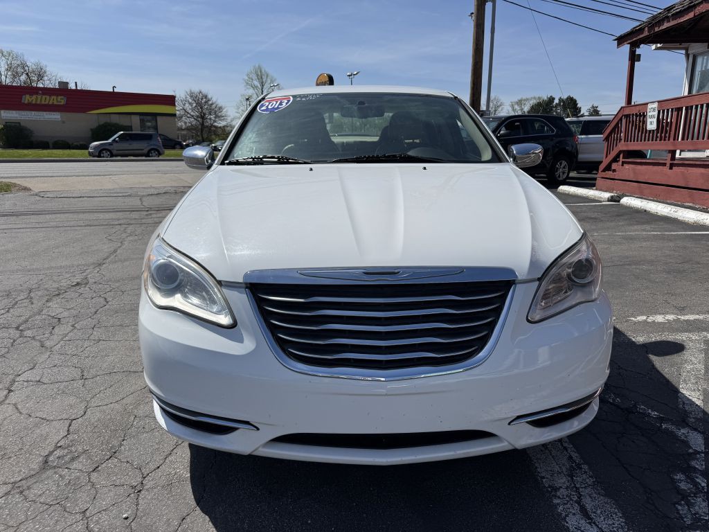 2013 Chrysler 200 Image 2